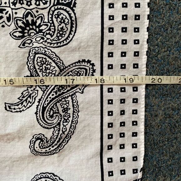 Sprezza New York square paisley print white and black bandana 19.5x19.5 - Picture 4 of 4